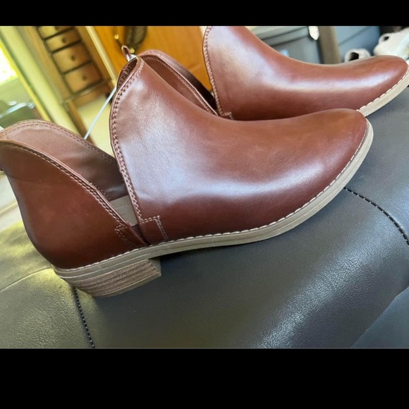 Brown bootie size 8 - Picture 1 of 3